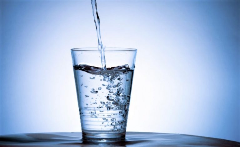 Quanta acqua bere al giorno